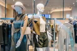 Flattering Fashion Styles for Petite Figures: Key Trends and Outfit Ideas